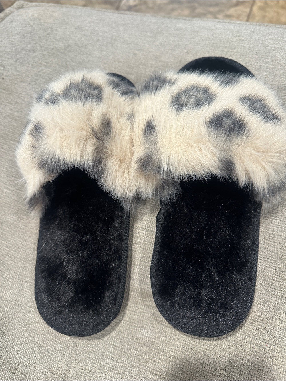 Faux Fur Slide Slippers - Black with Cream/Gray Fur size 6
